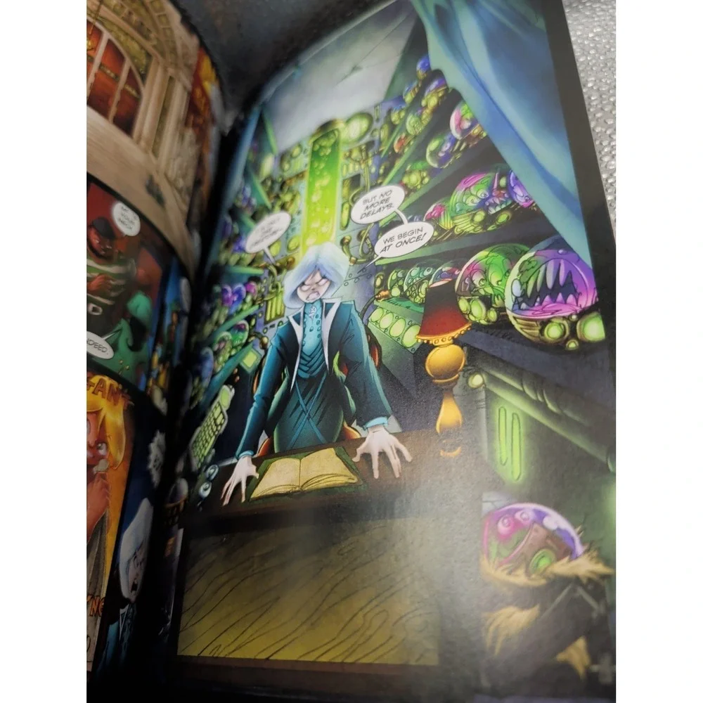 Girl Genius: The Second Journey of Agatha Heterodyne Volume 2: City of Light...